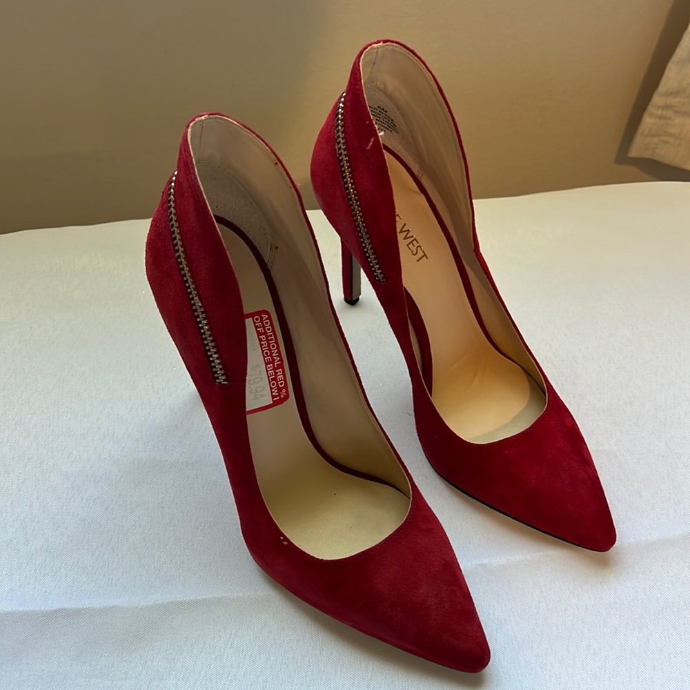 Beautiful band new suede Nine West red heels